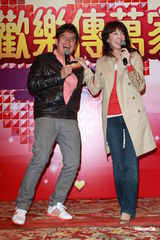 组图：谭咏麟重返无线与郑裕玲再合作