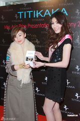 组图：应届亚姐出席颁奖礼 冠军冯雪冰想在港定居