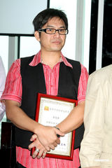 幻灯图：制作人沈玉琳斥资千万培养明星 师资雄厚