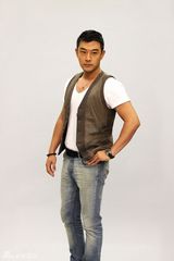 组图：黄维德陆毅携手拍写真 两岸型男同亮相  