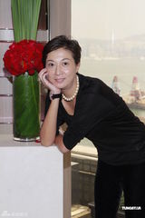 组图：孙佳君出席活动力撑周星驰脾气好