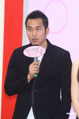 组图：杨丞琳出席新戏首映会 “醉”爱张孝全