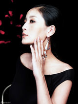 组图：王媛可娇艳大片曝光 性感演绎迷人蝴蝶骨