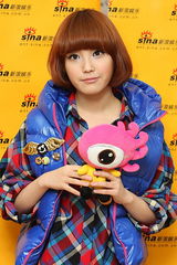 高清组图：对话韩国新人歌手IU 甜甜浅笑可爱迷人