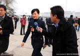 幻灯图：政协会议开幕首日 宋祖英微笑步入会场