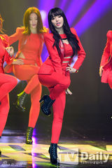 组图：BEAST酷帅助阵公演 Dal★shabet火红性感