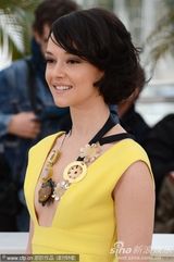 组图：《吸血鬼3D》发布会 托马斯“啃”导演