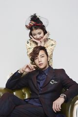 高清图：《漂亮男人》曝写真 张根硕耍酷IU花痴