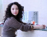高清图：《美女如云》董璇卷发尽显十足女人味