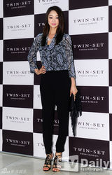 组图：Apink孙娜恩赵允熙等清新出席活动