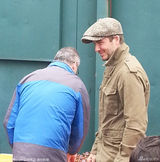 组图：小贝次子球赛夺奖心情愉悦 老爸帅气支持