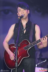 组图：陶喆自曝明年完婚 Live演唱泪眼忆亡父