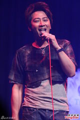 组图：孙耀威无酬义唱 用音乐力挺做公益