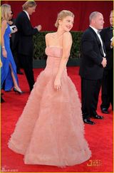 高清组图：德鲁-巴里摩尔清新亮相 抹胸粉裙秀飘逸