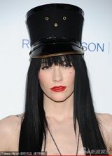 组图：乔纳斯兄弟帅气助阵格莱美预热活动