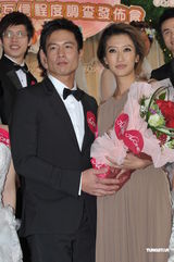 组图：谢婷婷安志杰甜蜜秀 对霆锋柏芝复合不表态