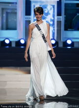 组图：环球小姐比基尼走秀 众佳丽身材不输超模