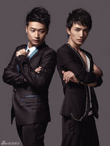 高清图：陈志朋登杂志封面 致敬张国荣领时尚风潮