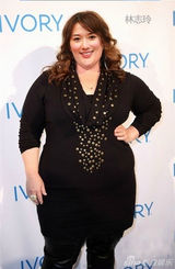 组图：女神也被黑！邓紫棋林志玲惨被P成大胖子