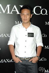 幻灯图：何超仪与偶像乐队合作 张静初拒谈男友