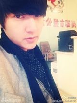 组图：“中国版李敏镐”火爆微博 原为报社记者