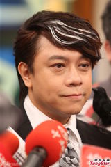 蔡康永患病毒性颜面失调后露面 面部仍不稳(图)