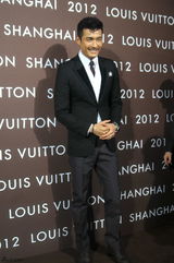 组图：范冰冰巩俐吴奇隆等出席上海时装秀