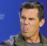 组图：温斯莱特《劳工节》首映被乔什亲吻脸颊