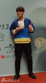 组图：杨宗纬上海签售新专辑场面温馨