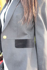 组图：贾青街拍LOOK西装外套搭配白裤