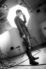 组图：男星许诺黑白大片尽显忧郁