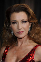 高清组图：奥斯卡红毯简-西摩红色闪片裙光彩照人