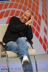 高清组图：美国导演昨向“康熙”张国立下跪致敬