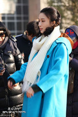 组图：张俪《北京青年》相亲造型时尚大气