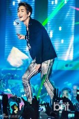 组图：SHINee与EXO-K等K-POP演唱会秀炫舞