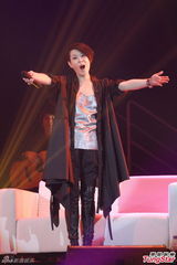 组图：刘若英分享爱情体会 自曝恋爱失败多次