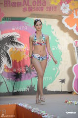 组图：Jessica C比基尼秀美胸俏臀 自曝找到新对象