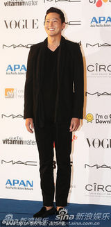 组图：韩佳人金宣儿性感争艳 李秉宪盛装亮相