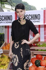 组图：谢婷婷曝锋芝同吃团年饭 阿Sa否认会秘婚