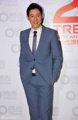 组图：时尚周年庆众星盛装 钟丽缇性感开胸