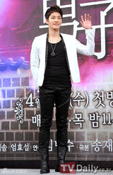 组图：池贤宇刘仁娜亮相《仁显王后的男人》发布会