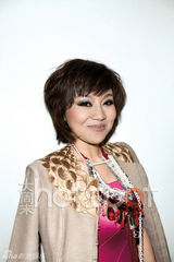 高清图：闫妮《大周末》绚丽绽放 新年第一朵满分花