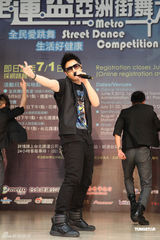 组图：潘玮柏8月推新专辑 自曝私下十分邋遢