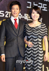 组图：SJ晟敏宣传《President》 王智慧大红裙抢镜