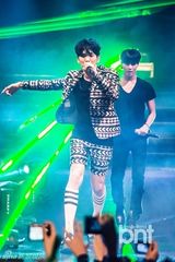 组图：SHINee与EXO-K等K-POP演唱会秀炫舞