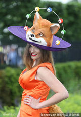 组图：英皇家赛马会女士日 奢华帽子秀愈演愈烈