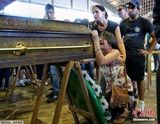 组图：巴西夜总会火灾233人死 场面混乱凄惨