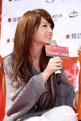 高清：杨丞琳圣诞开单身派对 解释单身三年原因