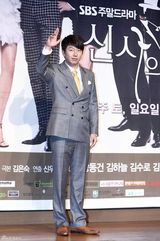 高清组图：张东健金荷娜亮相《绅士的品格》发布会