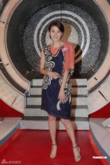 组图：蒙嘉慧为节目录影 与郑伊健共识不生小孩